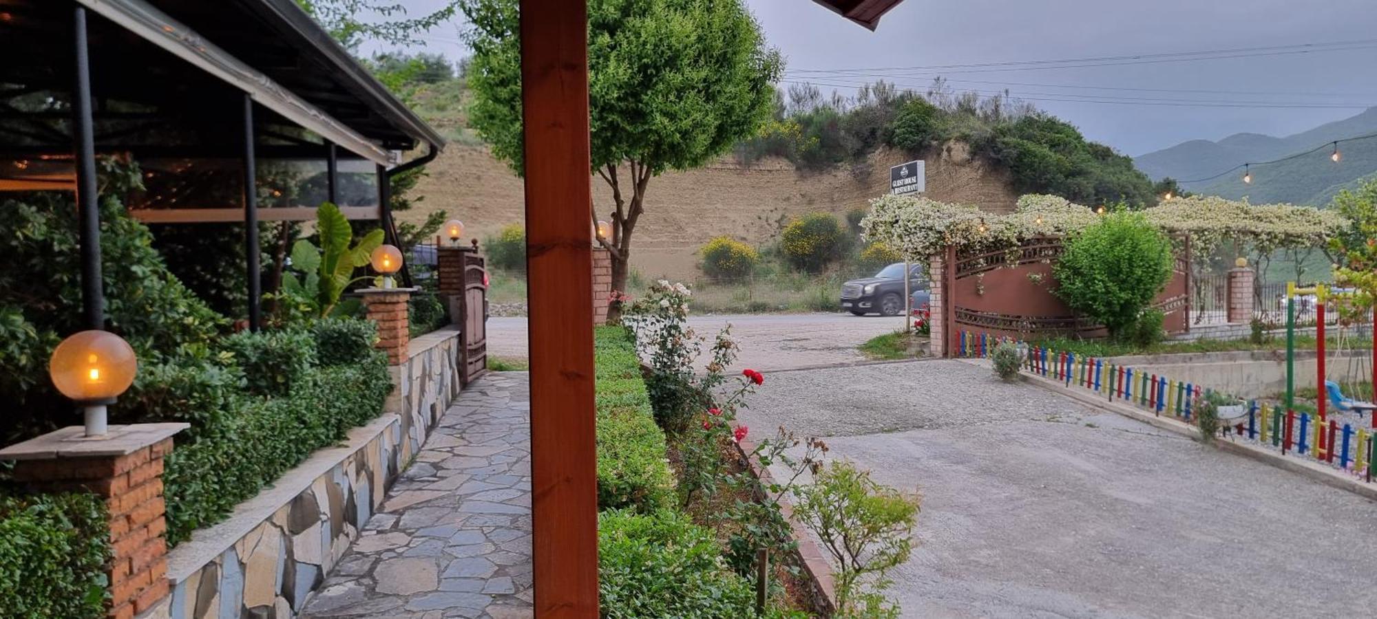 Salillari Guest House Берат Екстериор снимка