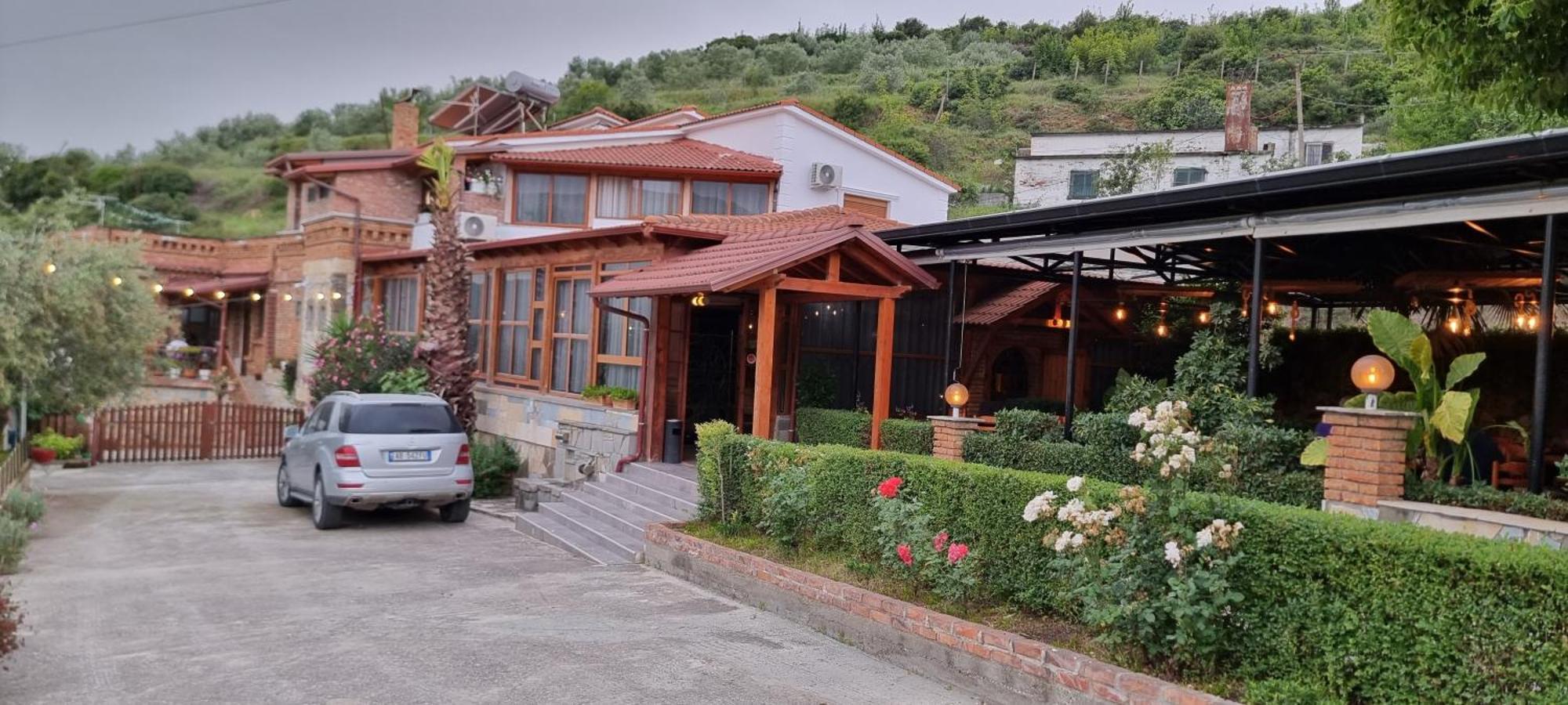 Salillari Guest House Берат Екстериор снимка